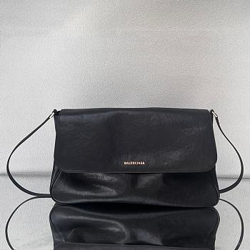 Balenciaga Grungy Shoulder Bag In Black - 42x 27x 9 cm