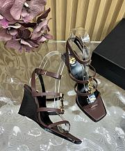 YSl Cassandra 90 leather wedge sandals in brown - 1