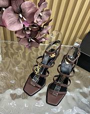 YSl Cassandra 90 leather wedge sandals in brown - 5