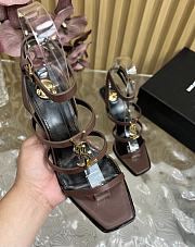 YSl Cassandra 90 leather wedge sandals in brown - 4