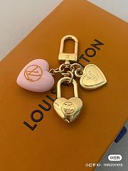 Louis Vuitton Microm Charms Heart Key Holder - 3