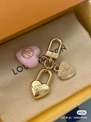 Louis Vuitton Microm Charms Heart Key Holder - 2