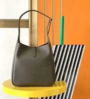 YSL Le 5 A 7 Small Supple In Grained Leather in Light Musk - 22x22x10cm - 3