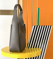 YSL Le 5 A 7 Small Supple In Grained Leather in Light Musk - 22x22x10cm - 2