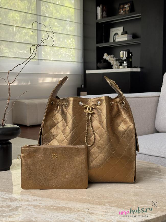 	 Chanel 25 Bag Gold Metallic grained calfskin - 30x40x15cm - 1