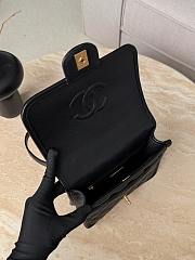Chanel Grained Shiny Calfskin & Gold-Tone Metal - 22x19.5x7cm - 6