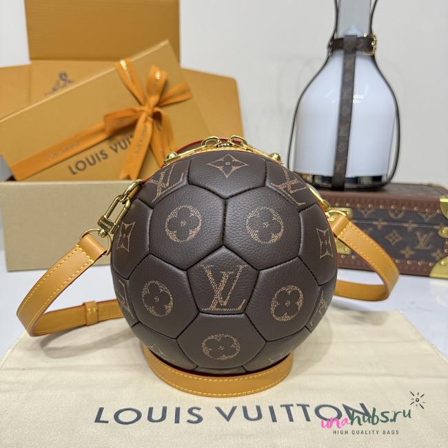 Louis Vuitton SOCCER BALL - 19*19*19cm - 1