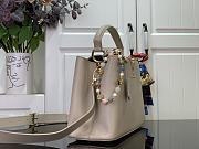 Louis Vuitton Capucines MM Souple Grey Beige 33x24x12cm - 4