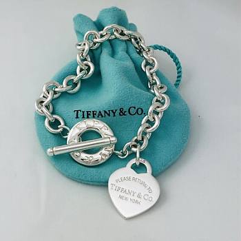 Tiffany & Co Heart Tag Bracelet in Silver with a Diamond, Medium