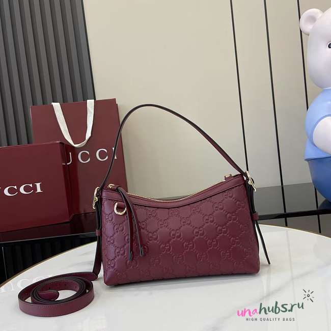 Gucci Small Emblem Shoulder Bag Red 22x14x8cm - 1