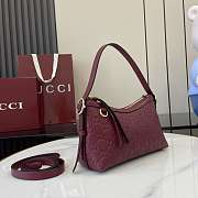 Gucci Small Emblem Shoulder Bag Red 22x14x8cm - 3