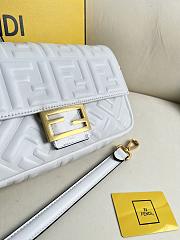 Fendi Baguette Bag White 27cm - 2