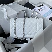 Chanel Medium Flap Bag White Caviar Silver 25cm - 3