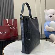 Gucci GG Emblem Medium Shoulder bag Black 30.5x30.5x9cm - 4