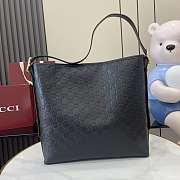 Gucci GG Emblem Medium Shoulder bag Black 30.5x30.5x9cm - 3