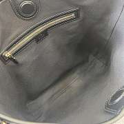 Gucci GG Emblem Medium Shoulder bag Black 30.5x30.5x9cm - 2