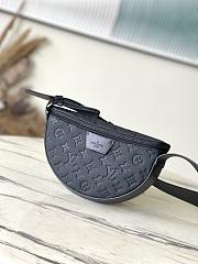 Louis Vuitton LV Moon Crossbody Black 24.5cm - 5