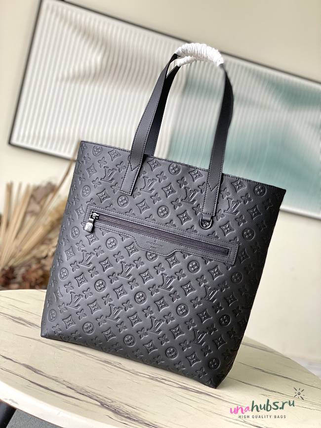 Louis Vuitton LV Excursion Tote 33x37x13cm - 1