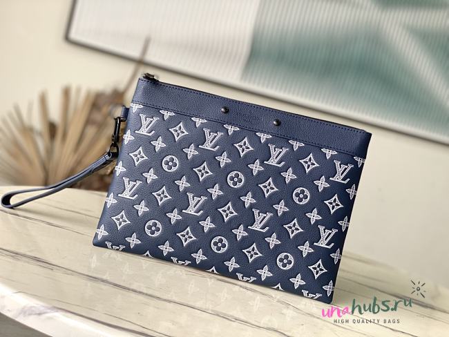 Louis Vuitton LV Pochette To-Go Navy Blue 30x21.5x1cm - 1