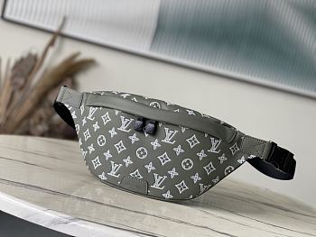Louis Vuitton LV Discovery Bumbag Green 44x15x9cm