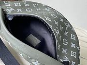 Louis Vuitton LV Discovery Bumbag Green 44x15x9cm - 2