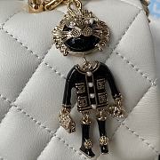 Chanel Top Handle White Lambskin 20cm - 2