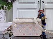 Louis Vuitton Pochette Métis East West Dream Beige 21.5x13.5x6cm - 3