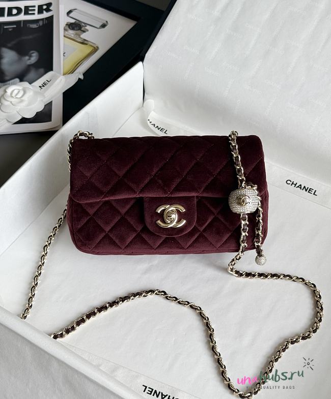 Chanel Flap Bag Red Wine Velvet 20x13x7cm - 1