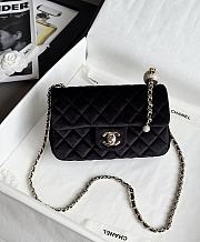 Chanel Flap Bag Black Velvet 20x13x7cm - 1