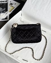 Chanel Flap Bag Black Velvet 20x13x7cm - 2