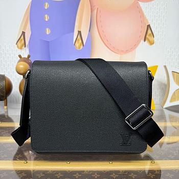 Louis Vuitton LV District PM bag Black 26x20x7cm
