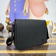 Louis Vuitton LV District PM bag Black 26x20x7cm - 3
