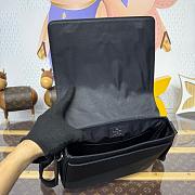 Louis Vuitton LV District PM bag Black 26x20x7cm - 2