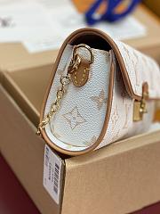 Louis Vuitton LV Pochette Camille White 20.5x11x6cm - 4