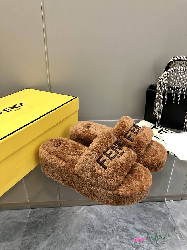 Fendi Slipper Brown Fur - 1