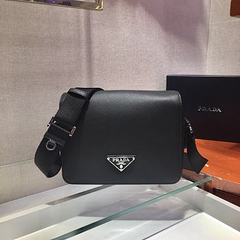 Prada Black Saffiano Leather shoulder bag 24x18x6cm