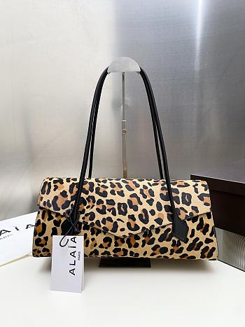 Alaia Le Teckel Flap leather-trimmed leopard 40x17x13cm