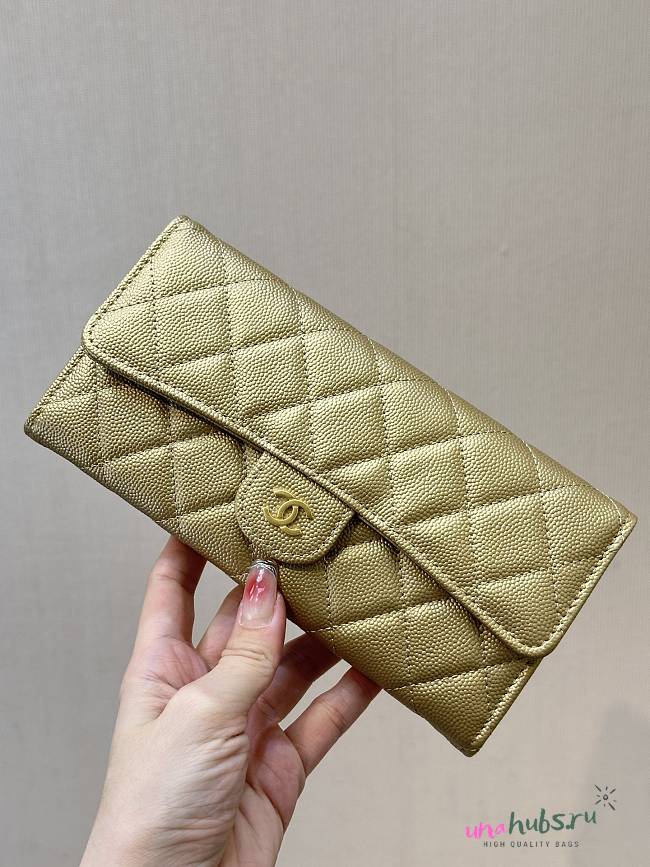 Chanel Wallet Gold Caviar 19cm - 1