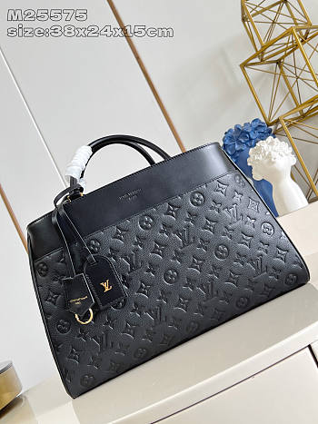 Louis Vuitton LV Avenue MM Black 38.5x24x15cm