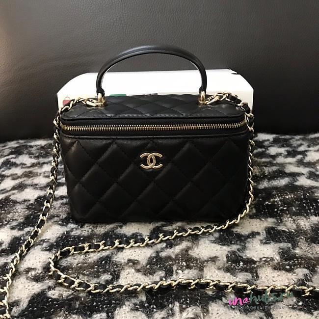 Chanel Handle Vanity Case Black Lambskin 17x9.5x8cm - 1