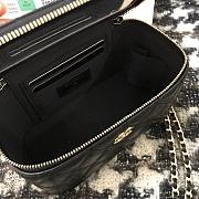 Chanel Handle Vanity Case Black Lambskin 17x9.5x8cm - 2