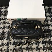 Chanel Handle Vanity Case Black Lambskin 17x9.5x8cm - 4