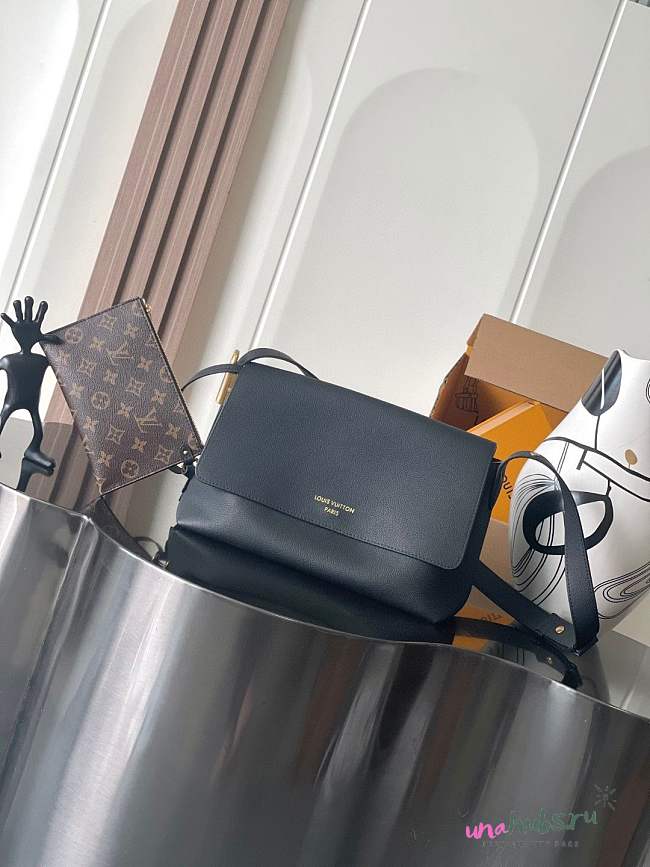 Louis Vuitton Low Key Messenger Black 30x18x12cm - 1