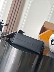 Louis Vuitton Low Key Messenger Black 30x18x12cm - 5
