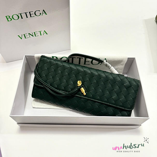 Bottega Veneta Andiamo Clutch In Green - 31x13x3cm - 1