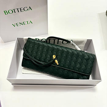 Bottega Veneta Andiamo Clutch In Green - 31x13x3cm