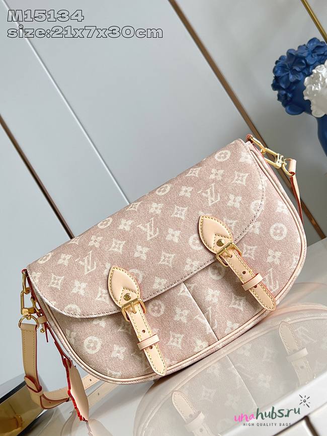 Louis Vuitton Escape Monogram Canvas 30x21x7cm - 1