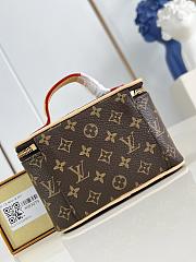 Louis Vuitton Nice Beauty 13.5x11.5x3.5cm - 3
