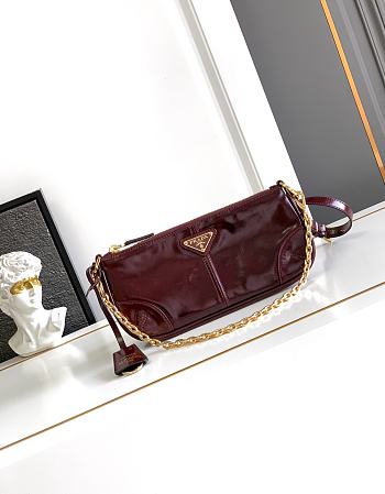 Prada Re-Edition 2002 Burgundy shoulder bag 26x11.5x6cm