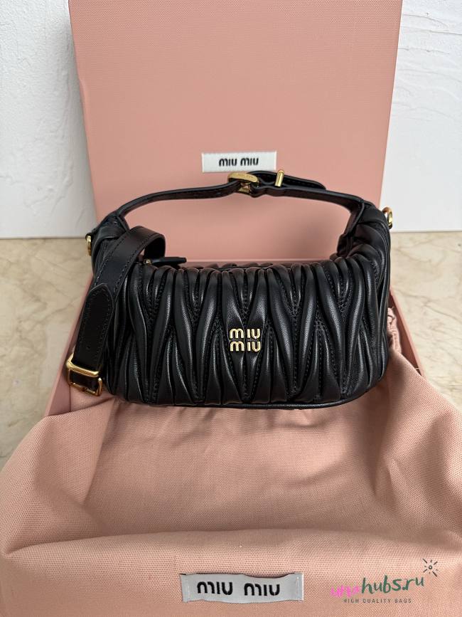 Miu Miu Matelassé Black leather Pouch 15x8.5x8cm - 1